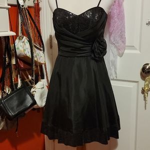 Nice dress 👗 black brand ROBERTA SIZE 7/8 IS SHOR